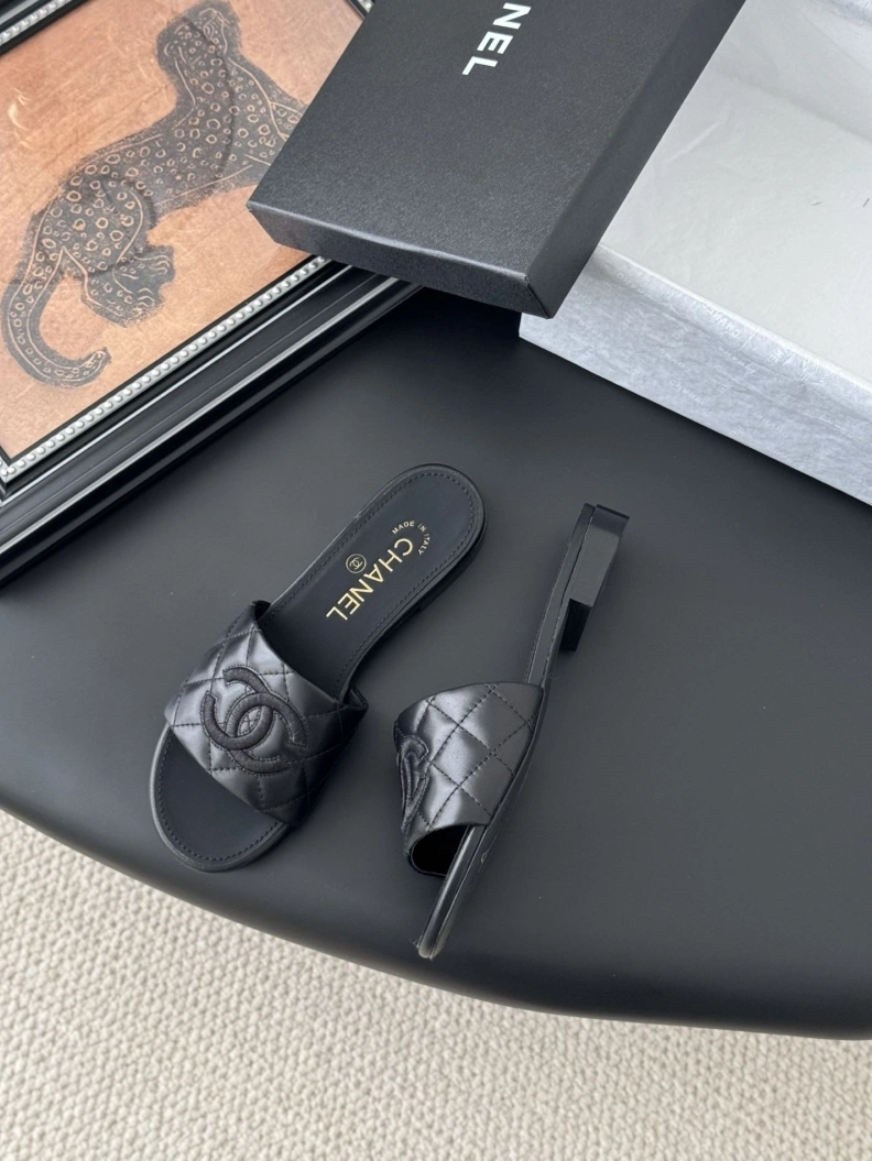 Affordable Chxnxl Slippers 118927