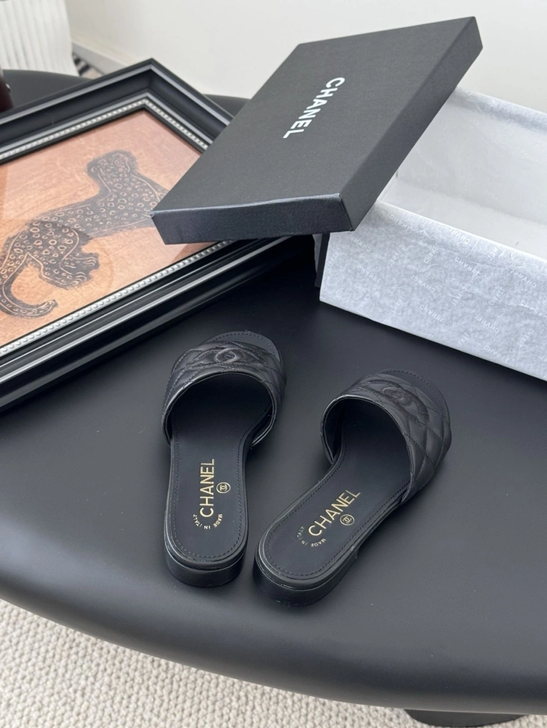 Affordable Chxnxl Slippers 118927