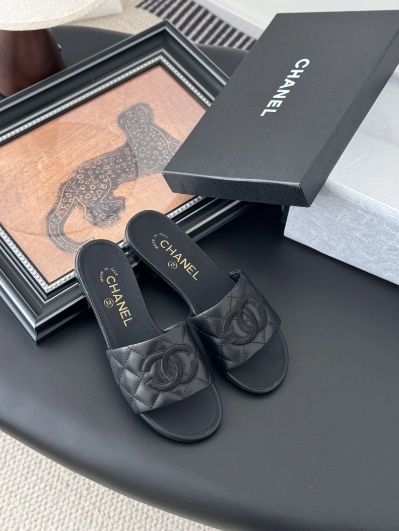 Affordable Chxnxl Slippers 118927