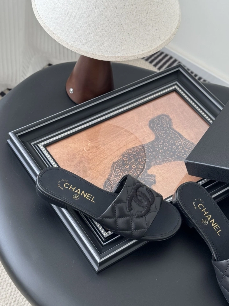 Affordable Chxnxl Slippers 118927