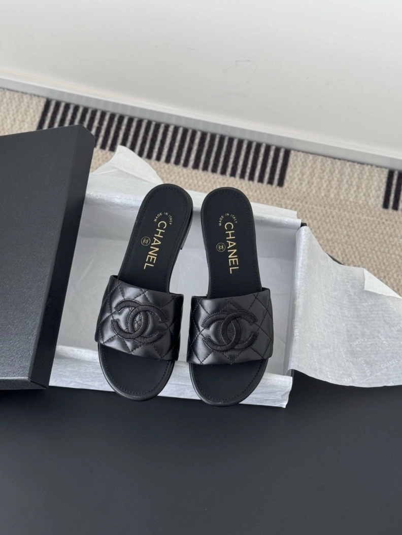 Affordable Chxnxl Slippers 118927