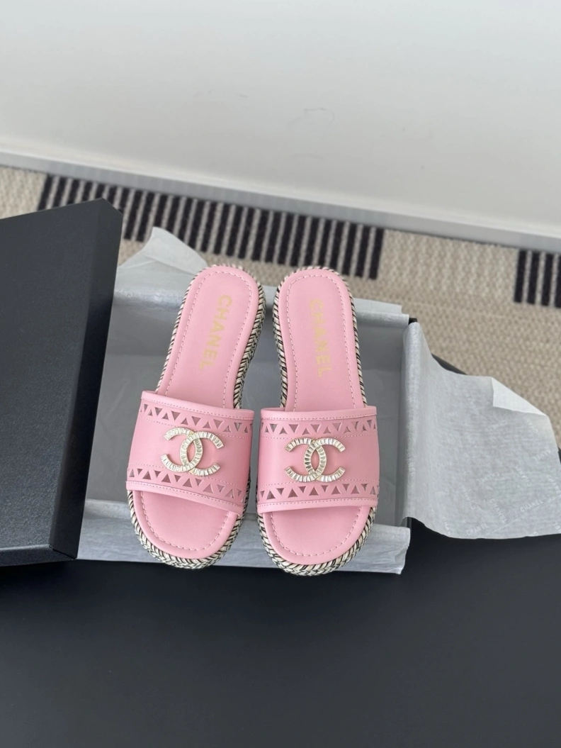 Resilient Chxnxl Slippers 118914