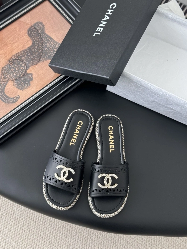 Practical Chxnxl Slippers 118916