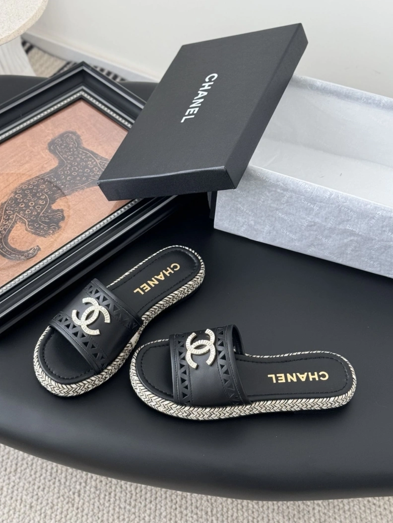 Practical Chxnxl Slippers 118916