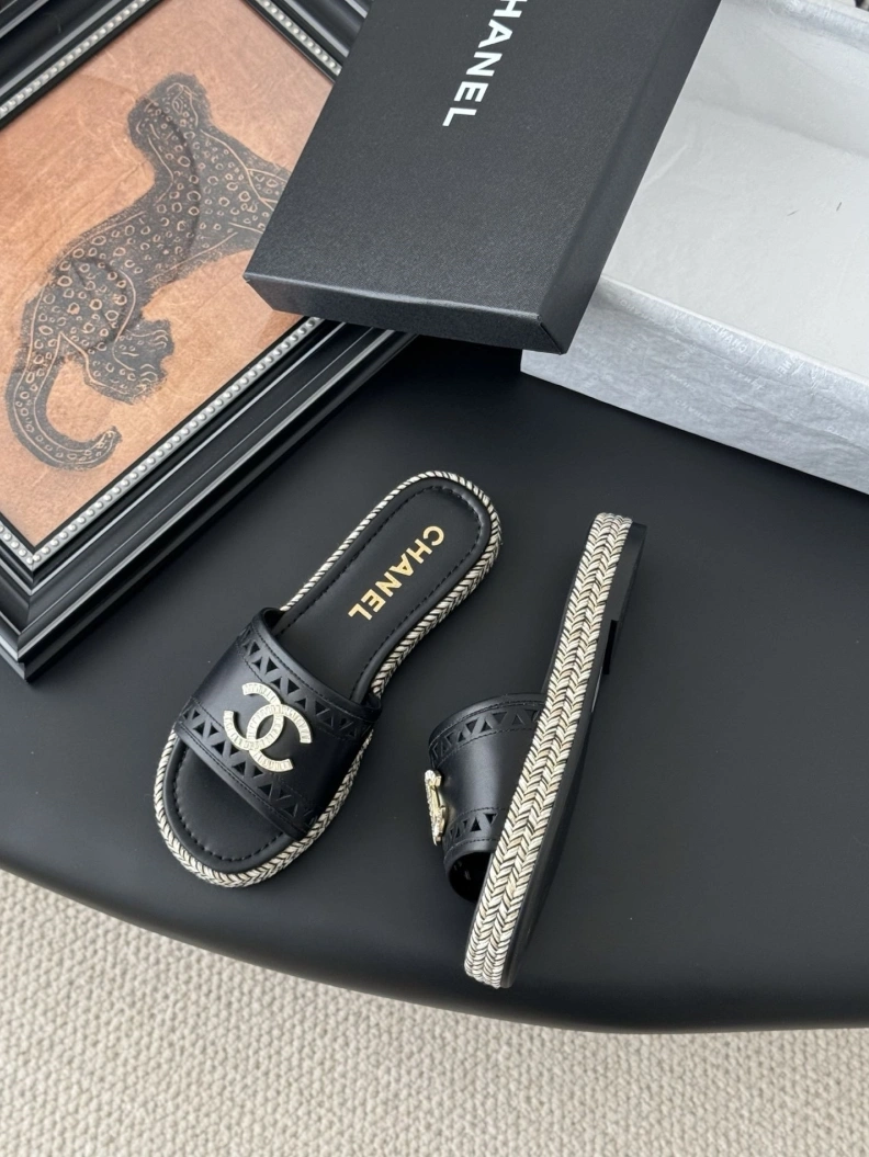 Practical Chxnxl Slippers 118916