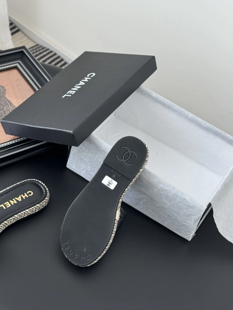 Practical Chxnxl Slippers 118916