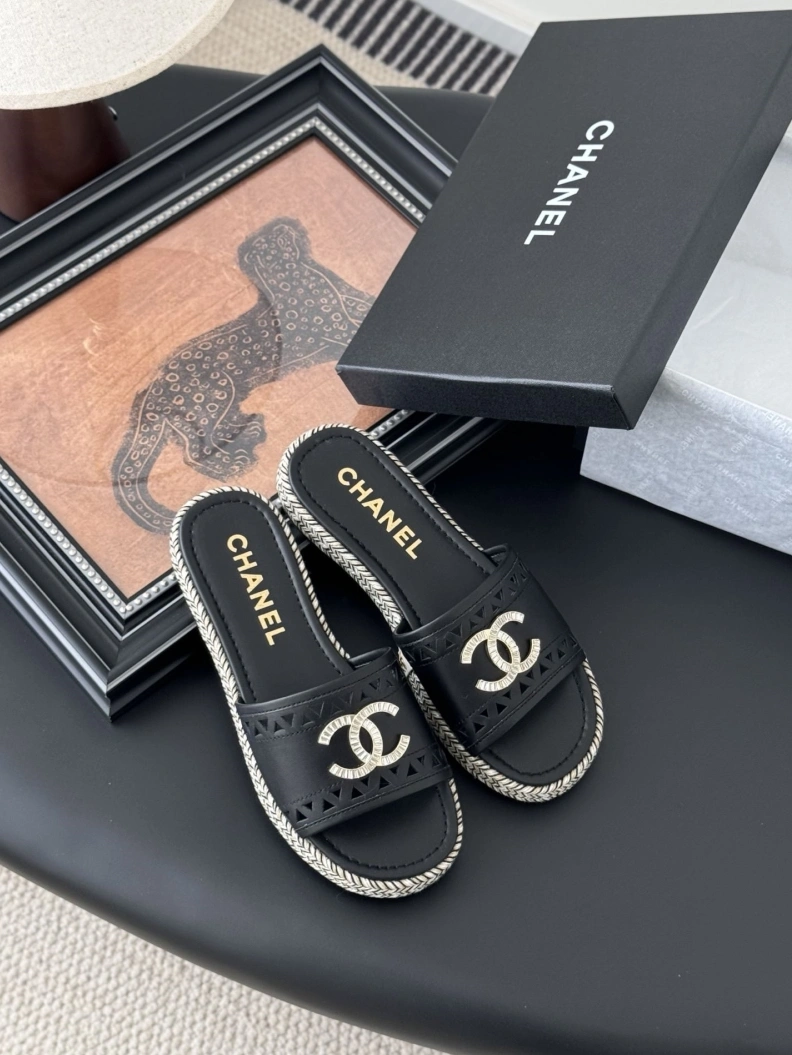 Practical Chxnxl Slippers 118916