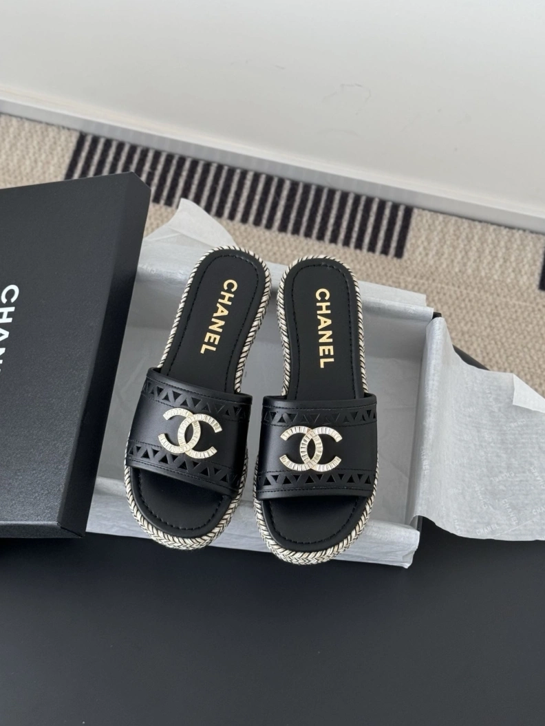Practical Chxnxl Slippers 118916