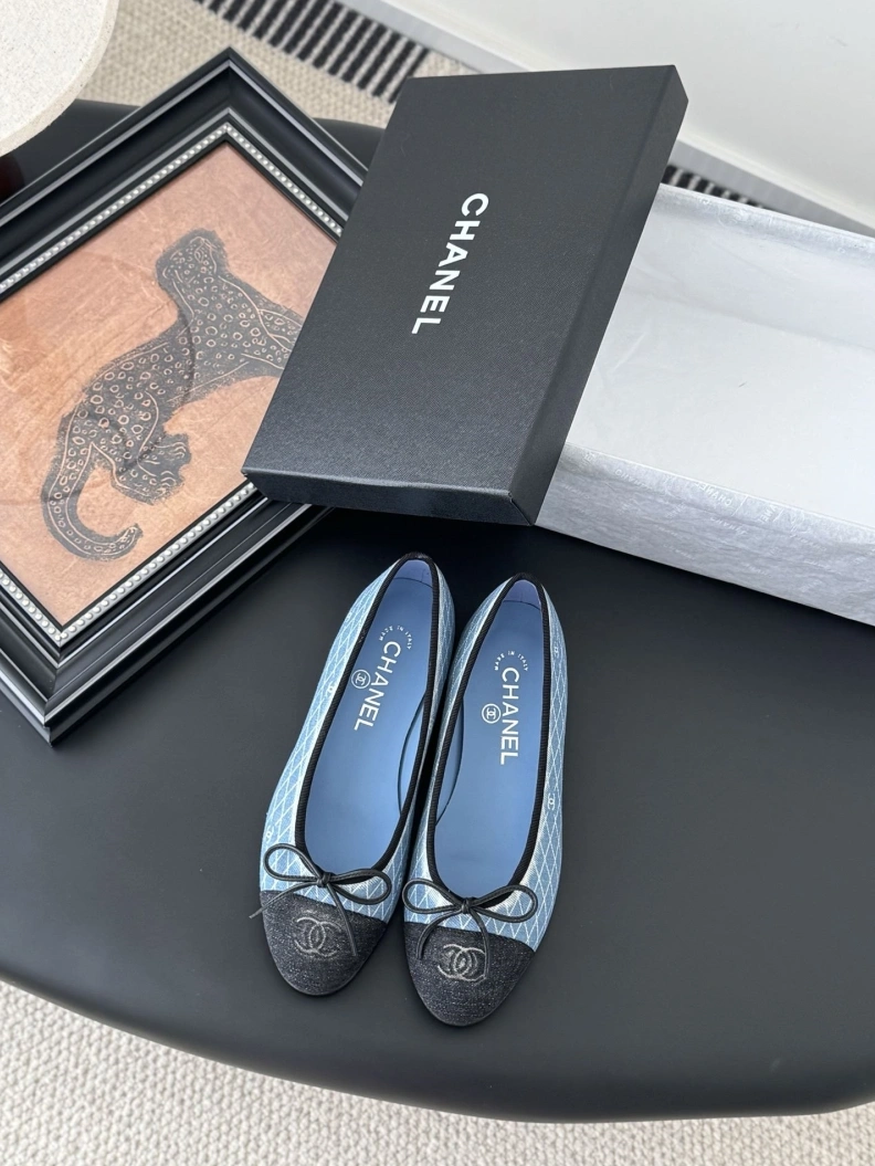 Unique Chxnxl Flat Shoes 119464