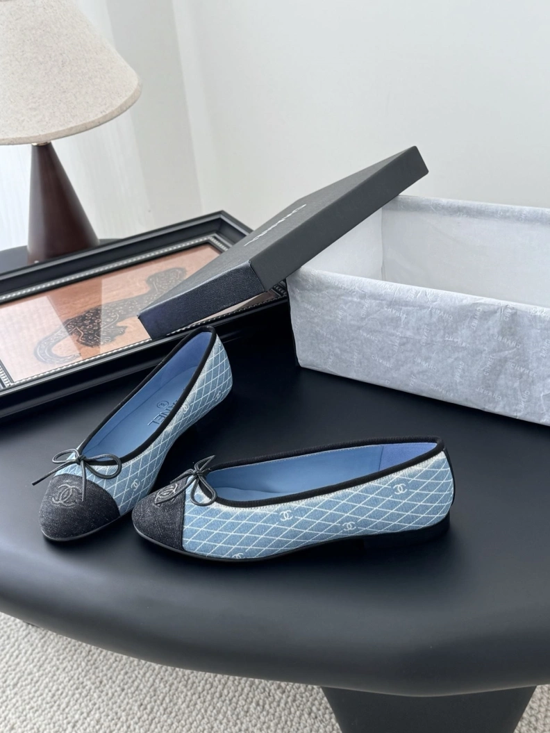 Unique Chxnxl Flat Shoes 119464