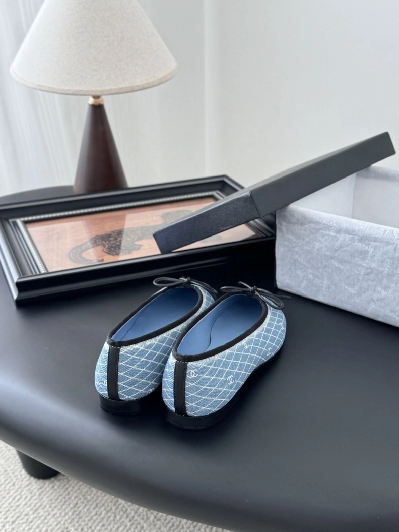 Unique Chxnxl Flat Shoes 119464