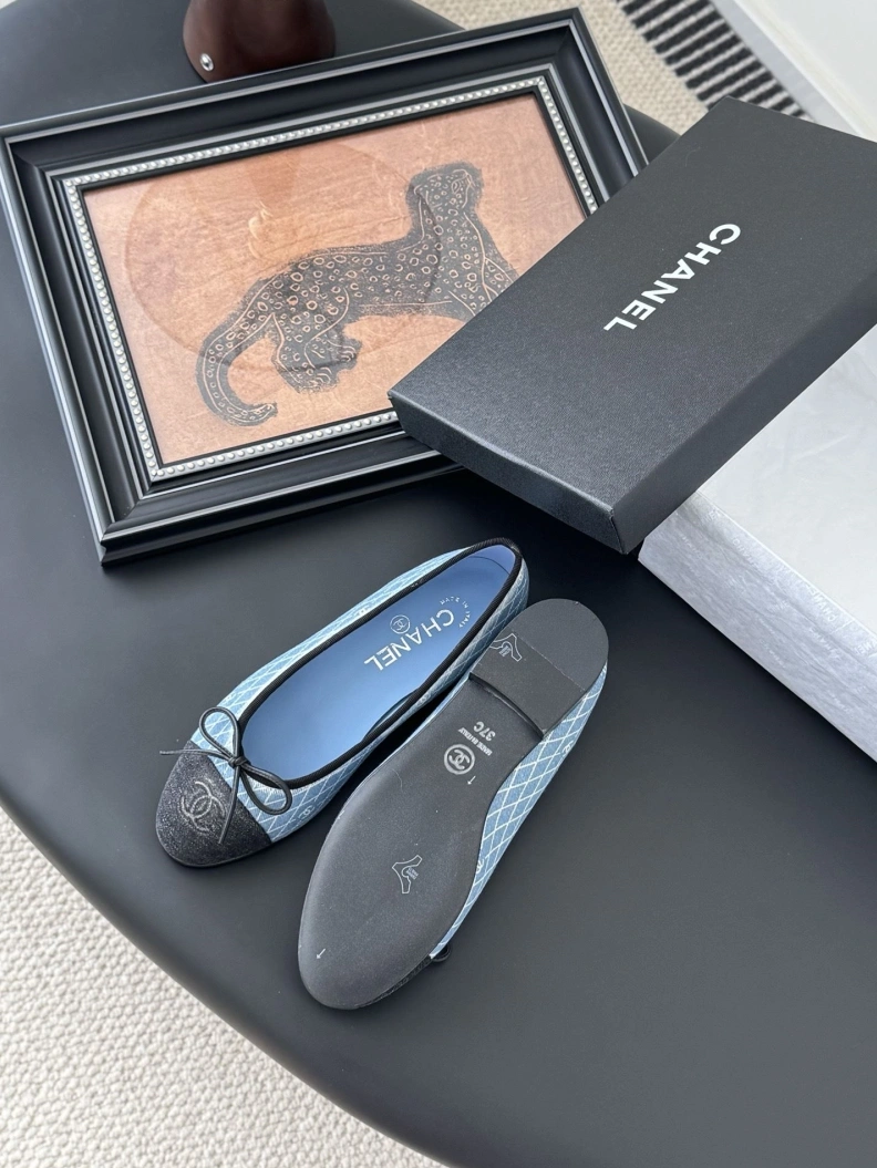 Unique Chxnxl Flat Shoes 119464