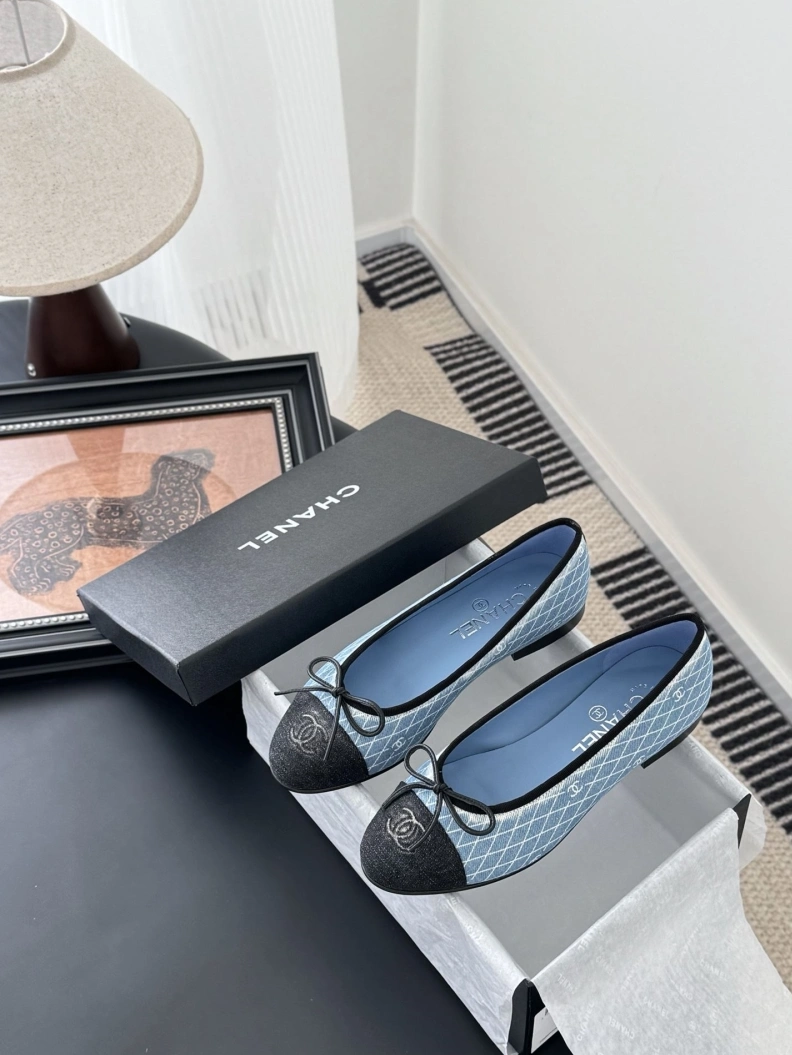 Unique Chxnxl Flat Shoes 119464