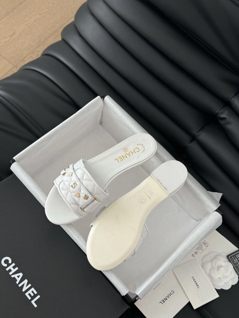 Comfortable Chxnxl Slippers 118906
