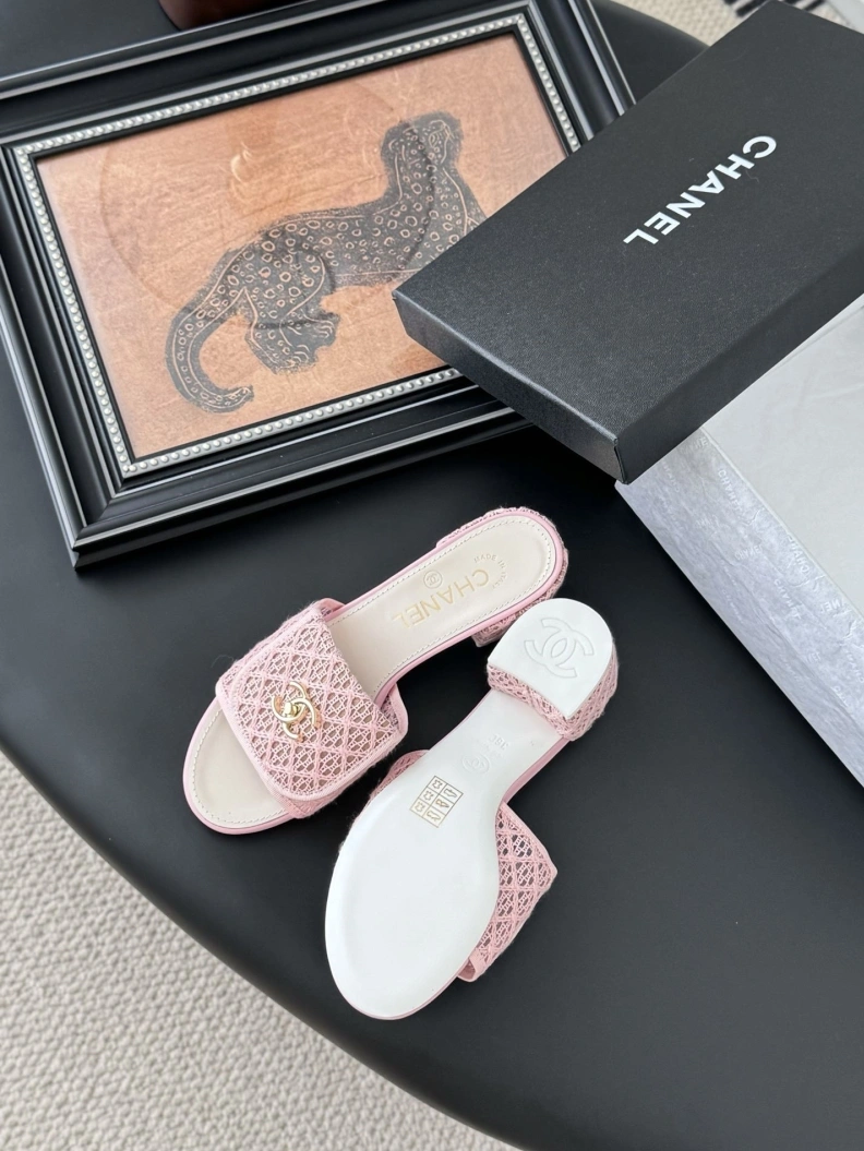 Lightweight Chxnxl Sandals 119160