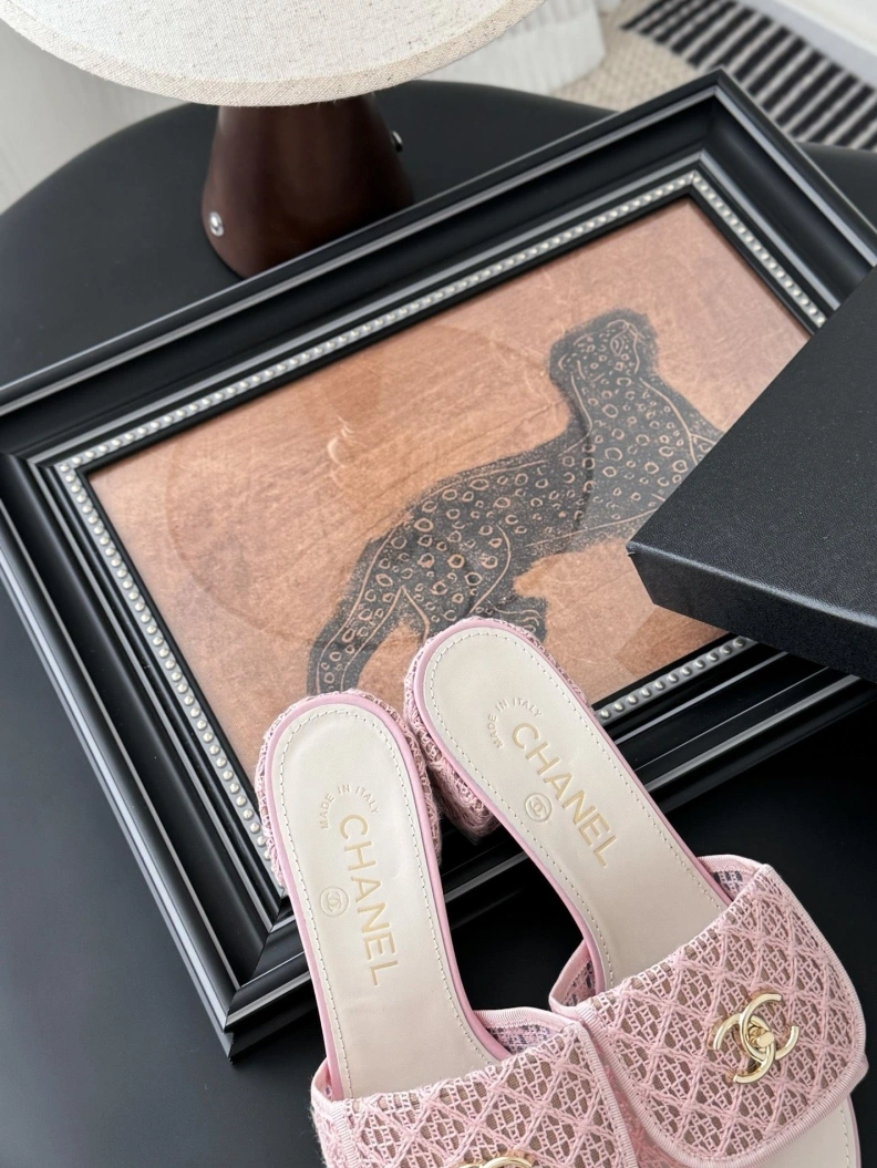 Lightweight Chxnxl Sandals 119160