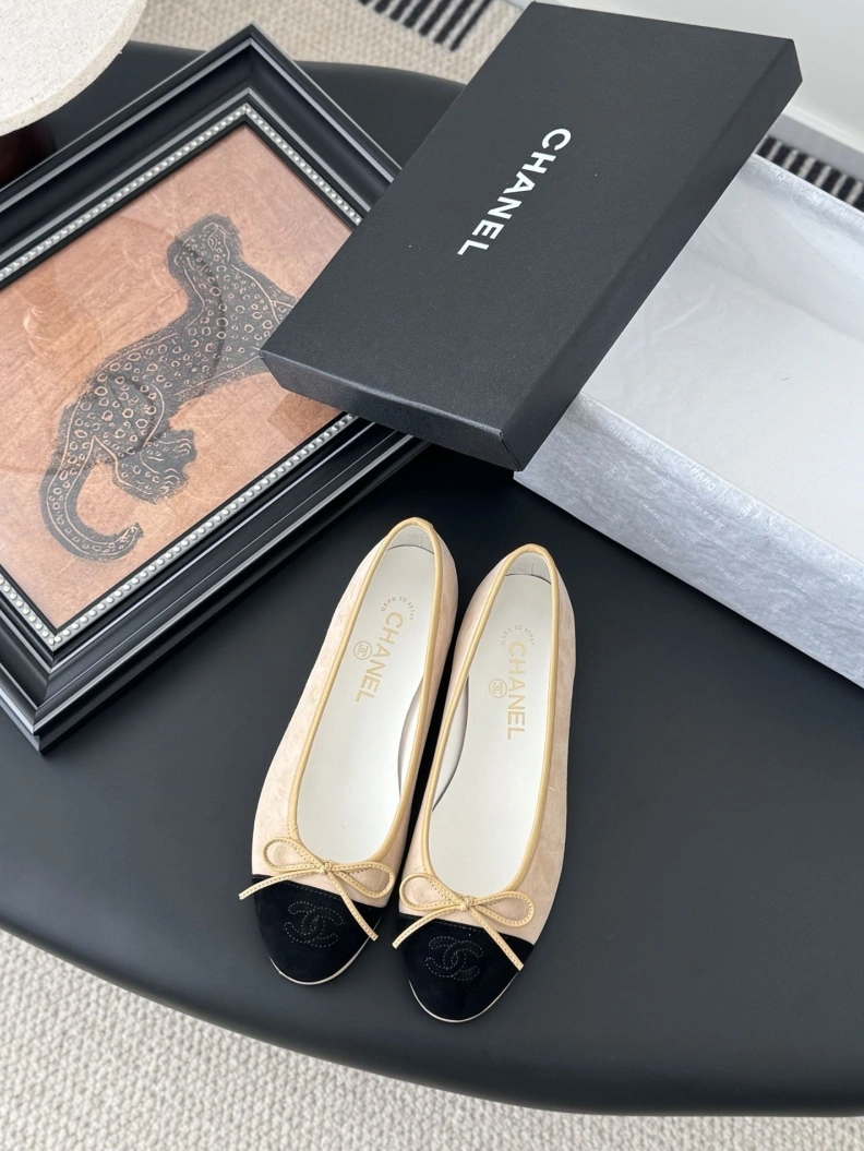 Compact Chxnxl Flat Shoes 119469