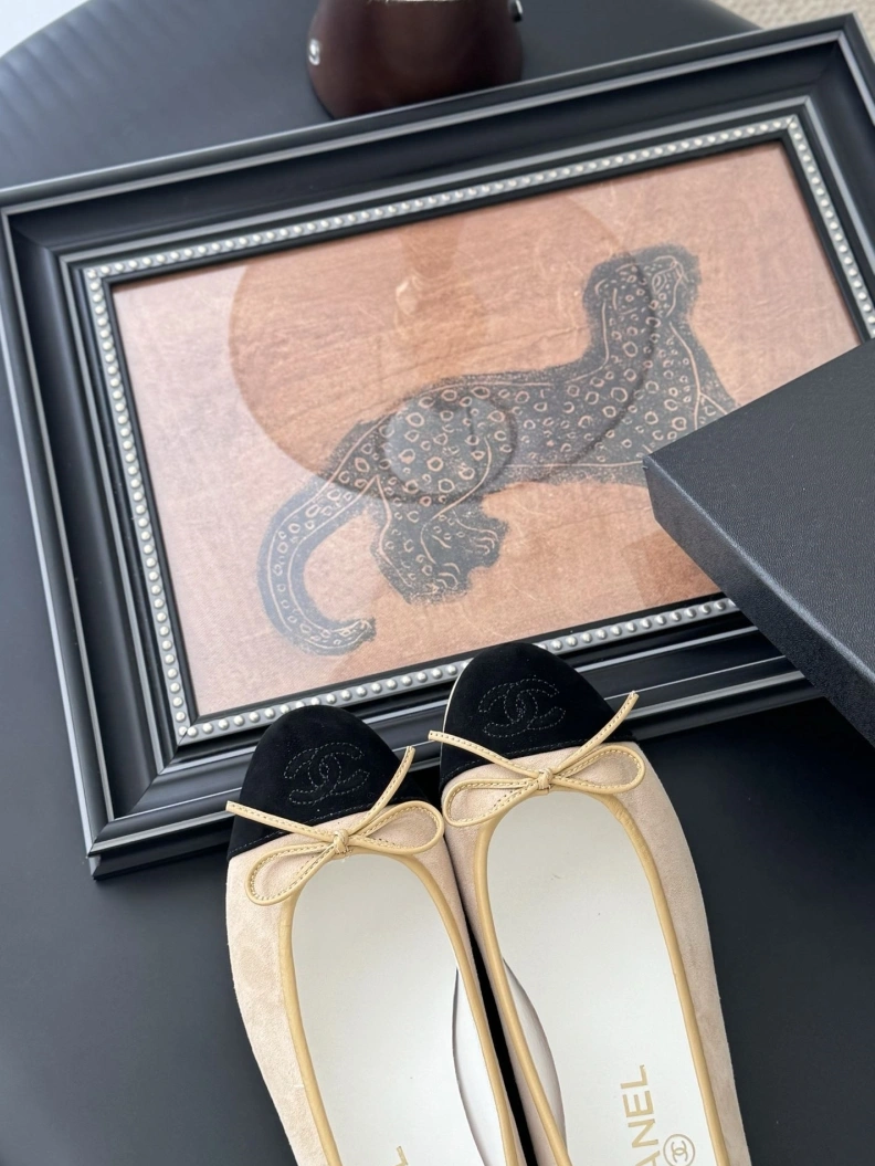 Compact Chxnxl Flat Shoes 119469