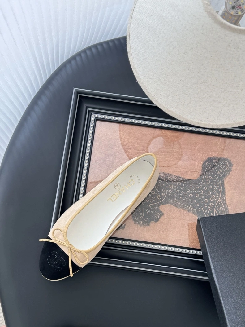 Compact Chxnxl Flat Shoes 119469
