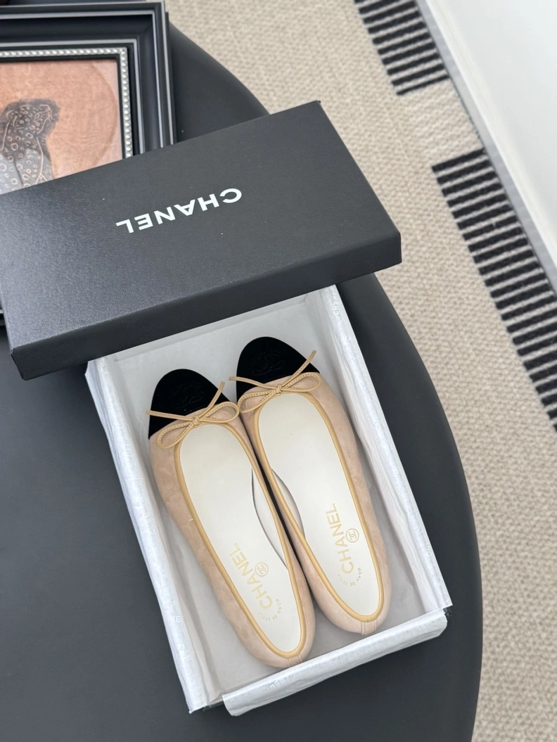 Compact Chxnxl Flat Shoes 119469