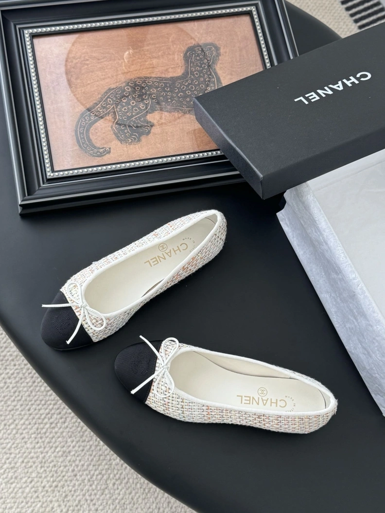 Refined Chxnxl Flat Shoes 119433