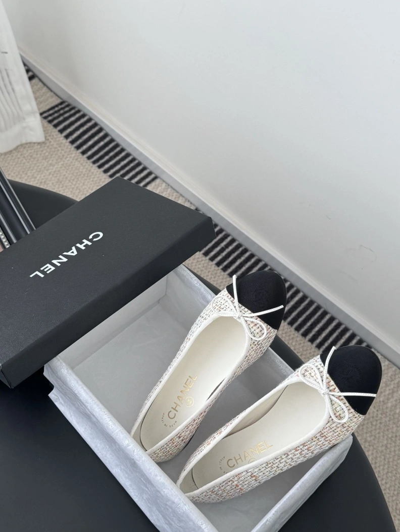 Refined Chxnxl Flat Shoes 119433