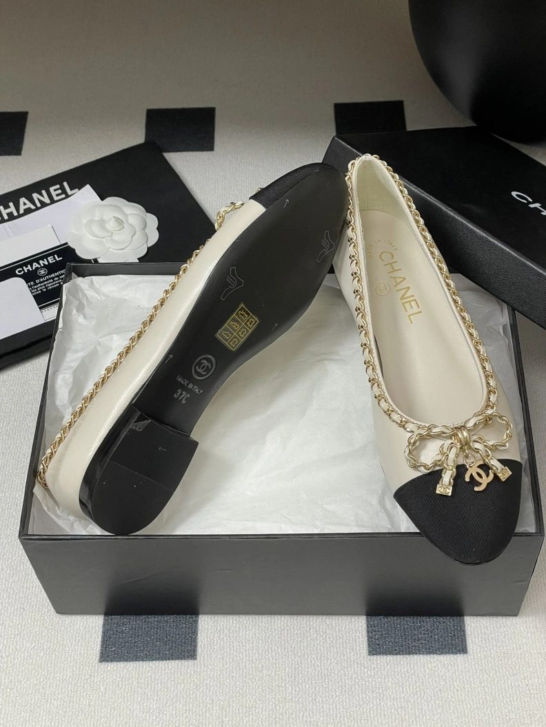Sleek Chxnxl Flat Shoes 119408
