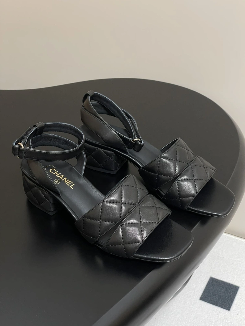 Vibrant Chxnxl Sandals 119148