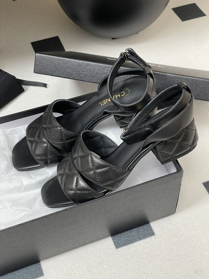 Vibrant Chxnxl Sandals 119148