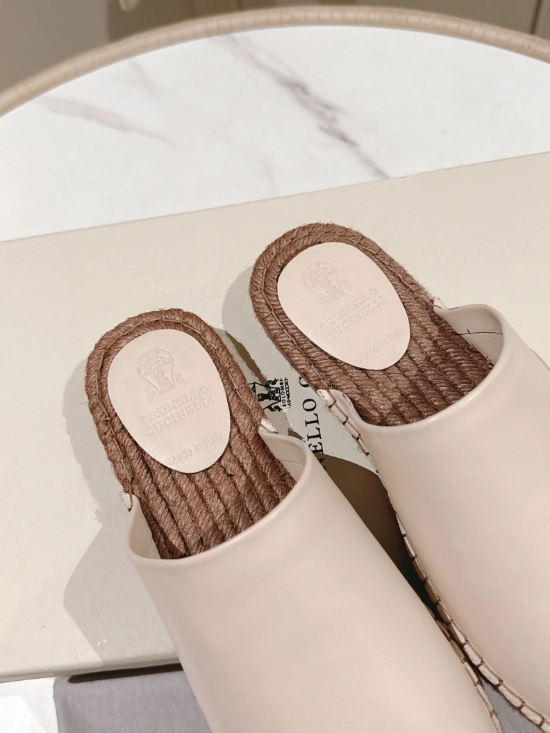 Cozy Brxnxllo Cxcxnelli Slippers 113576