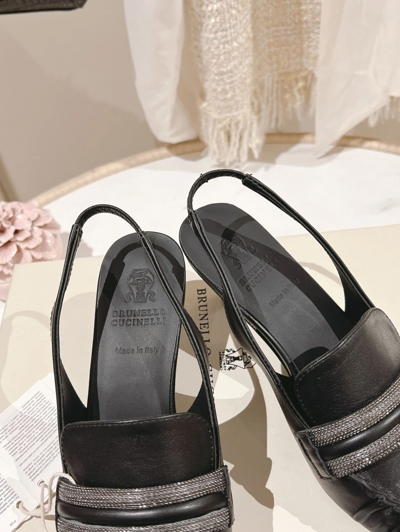 Brxnxllo Cxcxnelli Sandals Flexible 113595