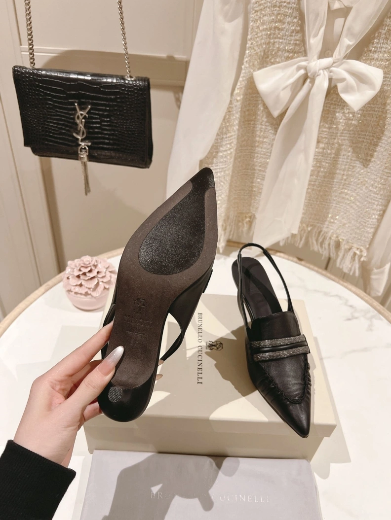 Brxnxllo Cxcxnelli Sandals Flexible 113595