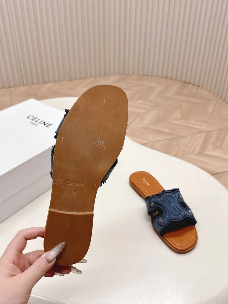Comfortable Cxlxne Slippers 116071