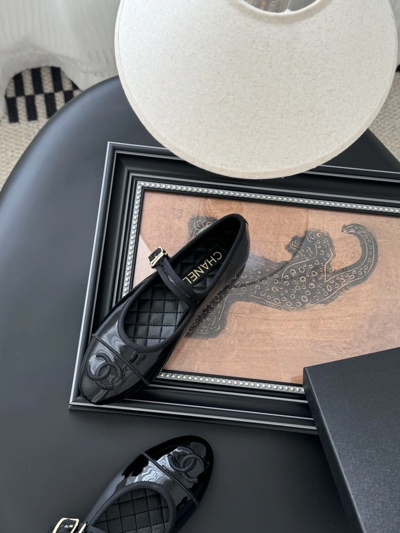 Fashionable Chxnxl Flat Shoes 119397