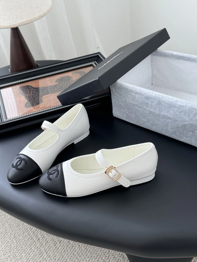 Bright Chxnxl Flat Shoes 119401