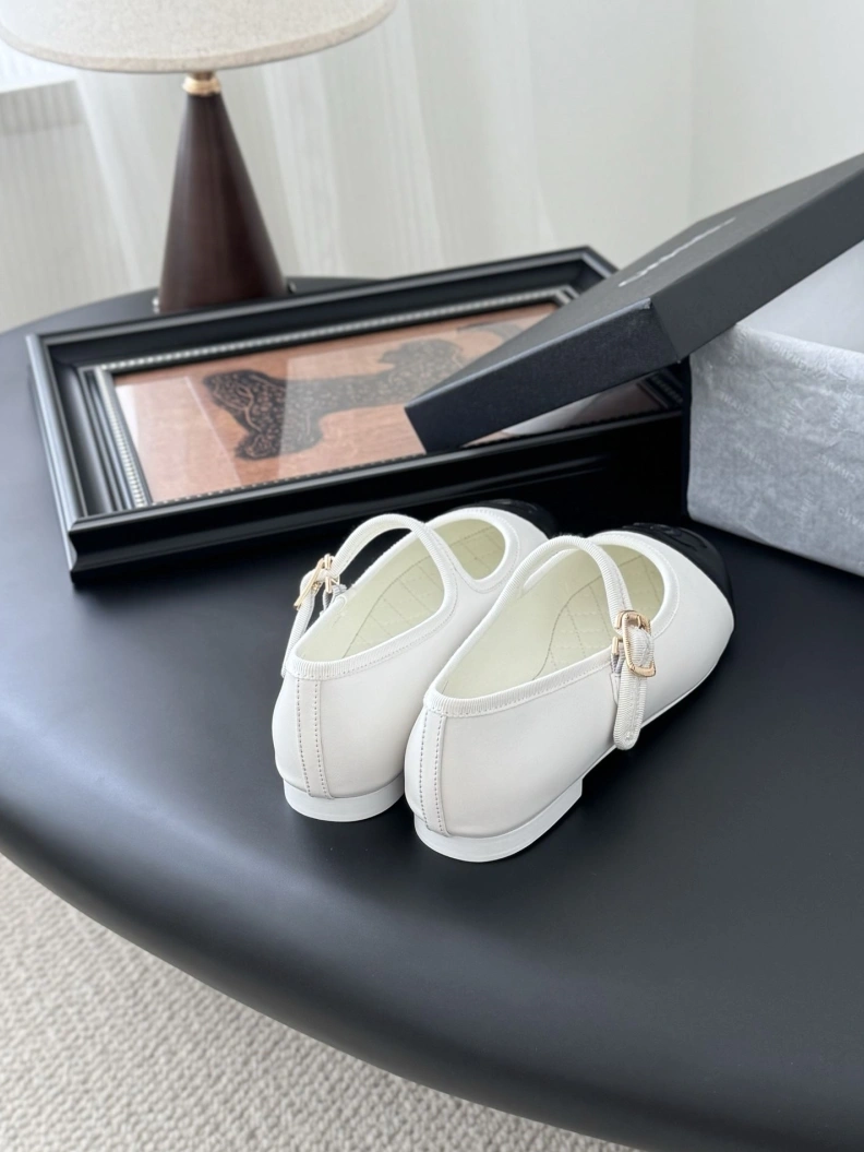 Bright Chxnxl Flat Shoes 119401
