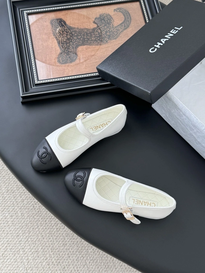 Bright Chxnxl Flat Shoes 119401