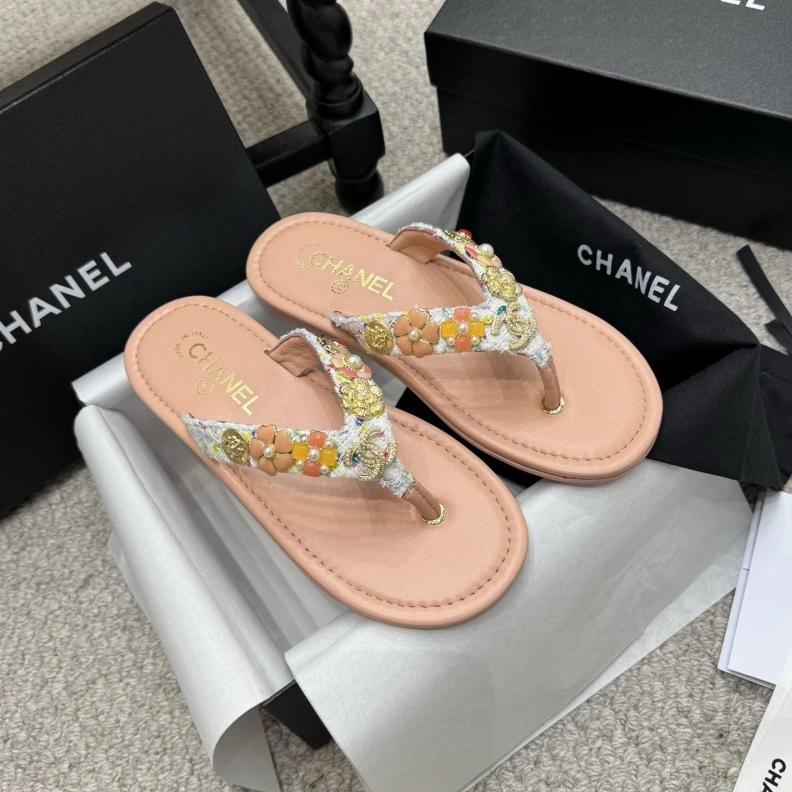 Resilient Chxnxl Slippers 118909