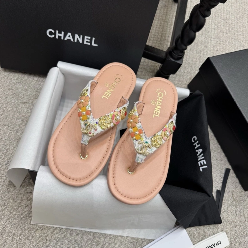 Resilient Chxnxl Slippers 118909