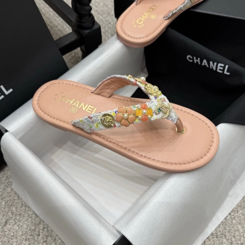 Resilient Chxnxl Slippers 118909