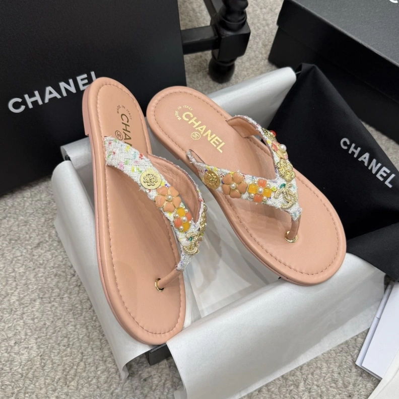 Resilient Chxnxl Slippers 118909