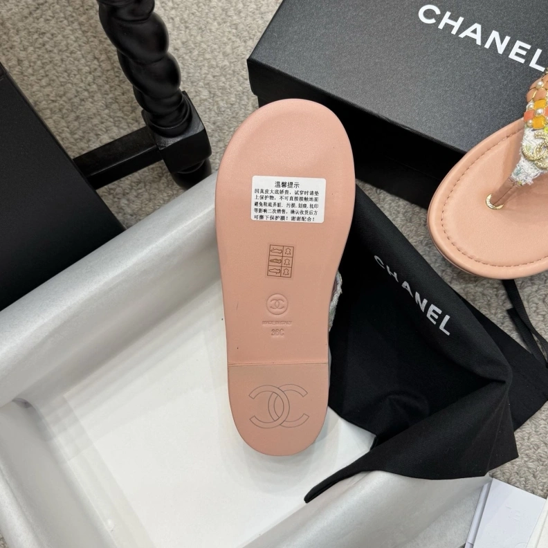 Resilient Chxnxl Slippers 118909
