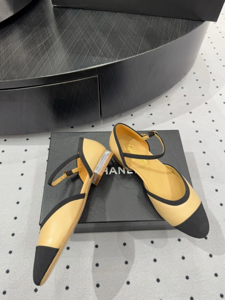 Unique Chxnxl Sandals 119119