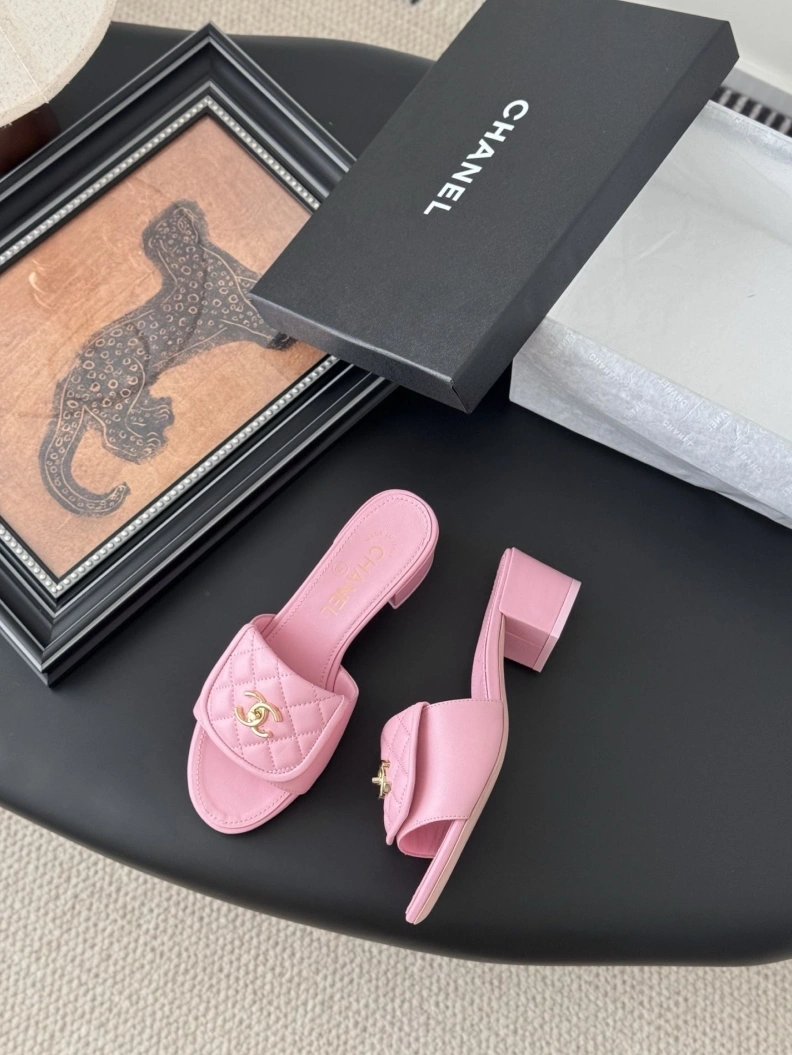 Classic Chxnxl Slippers 118902