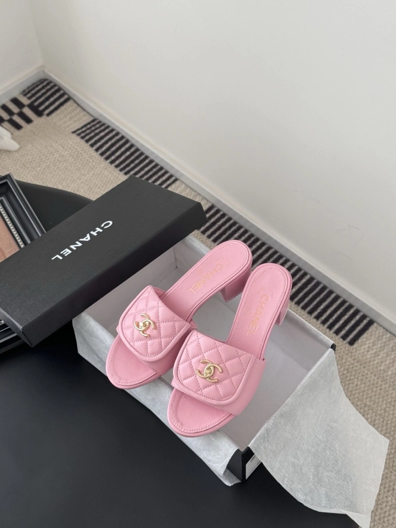 Classic Chxnxl Slippers 118902