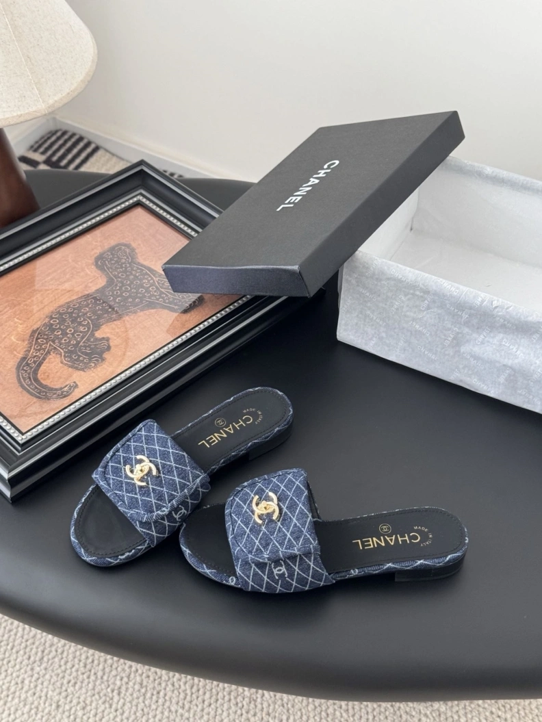 Timeless Chxnxl Slippers 118886