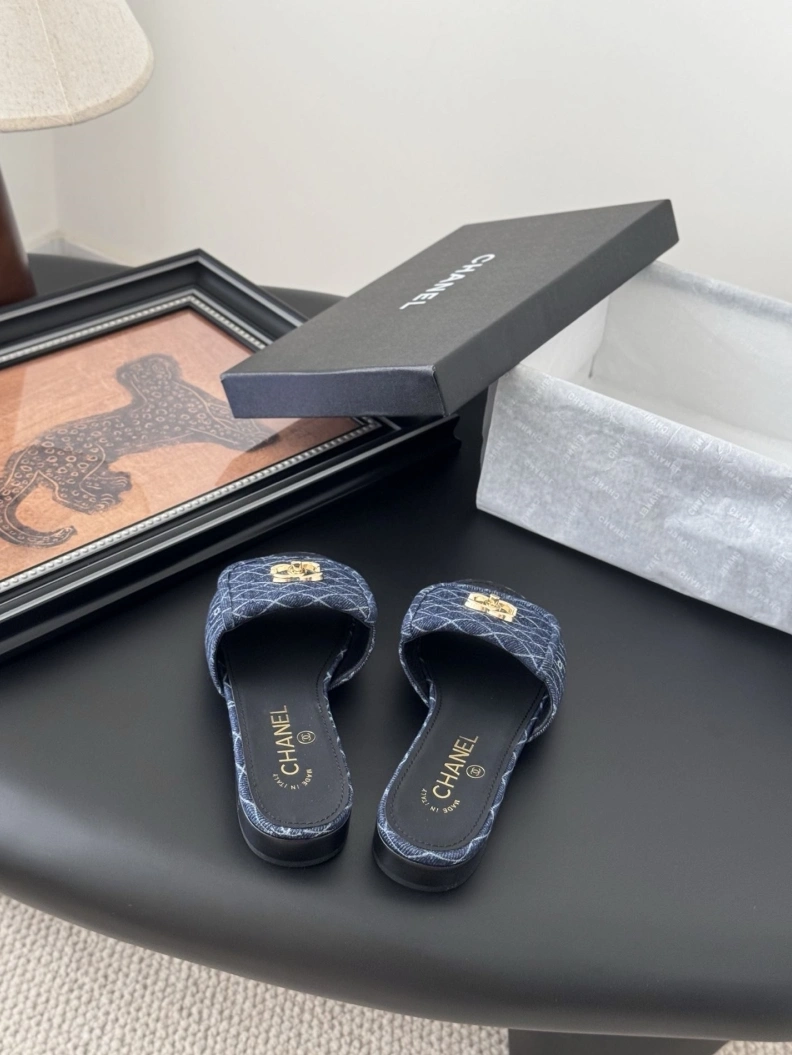 Timeless Chxnxl Slippers 118886