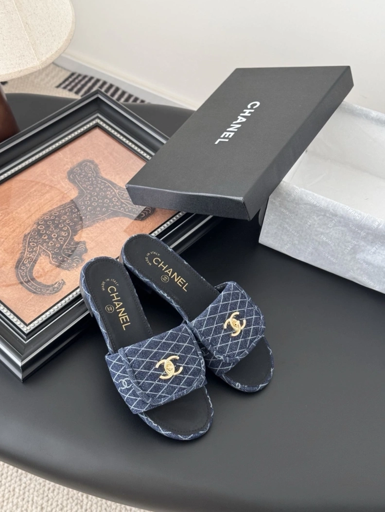 Timeless Chxnxl Slippers 118886