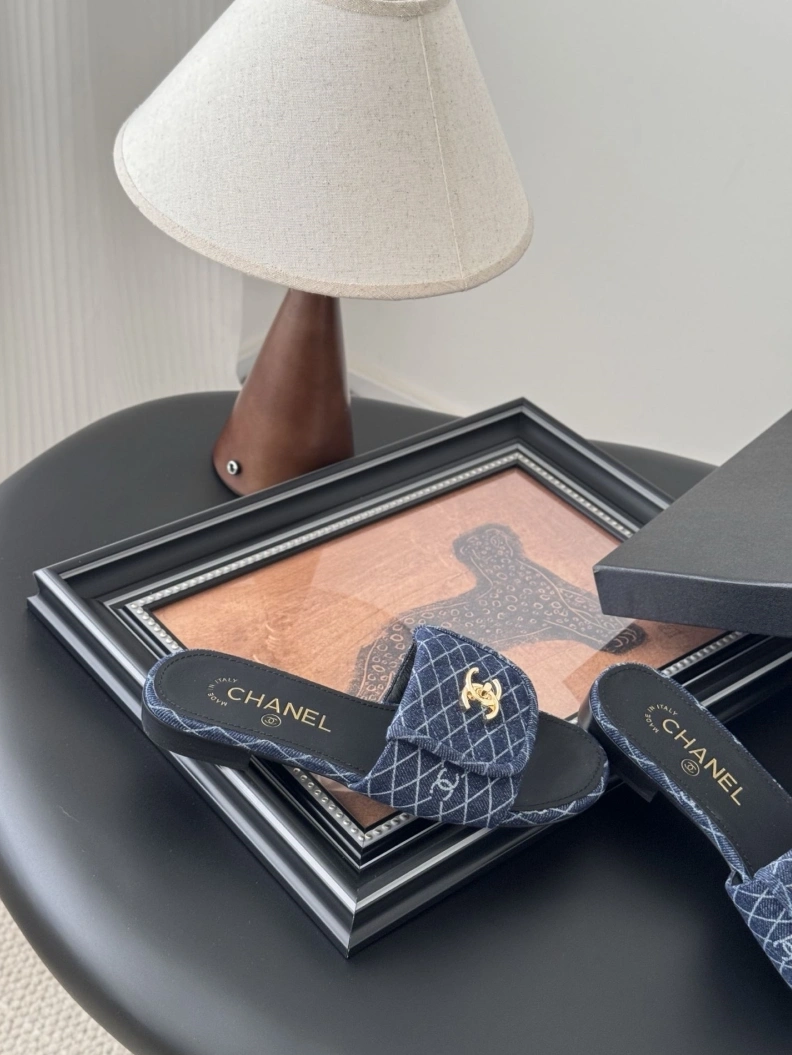 Timeless Chxnxl Slippers 118886