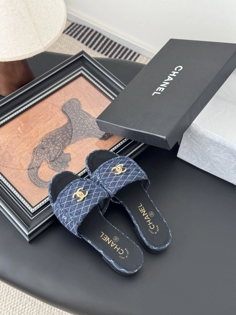 Timeless Chxnxl Slippers 118886